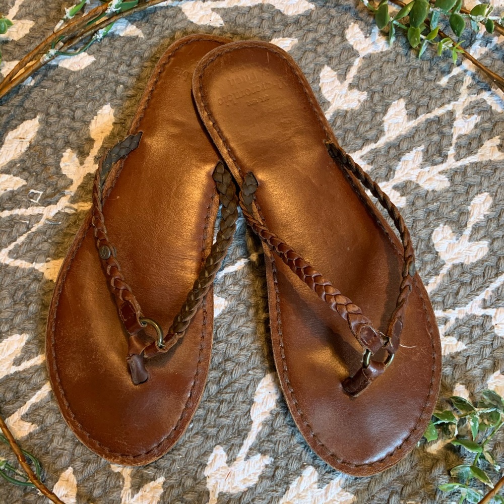 Abercrombie & Fitch Leather Flip Flop Sandals 9